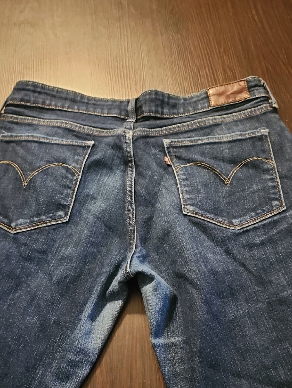 Levi's Navy Blue Denim Jeans with Contrast Stitching - Picture 3 of 3